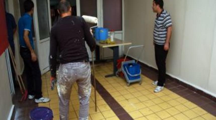 PKK'nın Yakmak Istediği Okulda Eğitim Yeniden Başladı