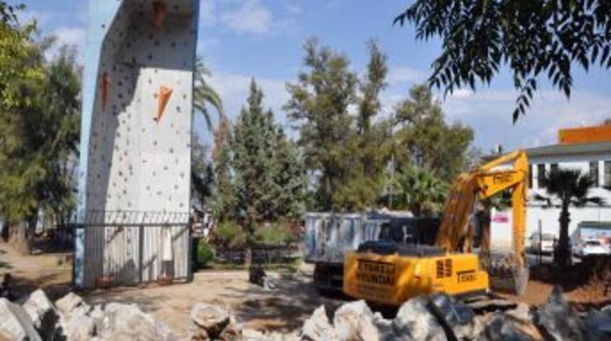 Kordon Boyundaki Anfi Tiyatro Yıkılıyor