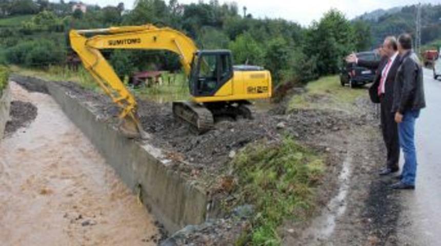 Rize&rsquo;de Su Baskını Ve Heyelan Olan B&ouml;lgeler Temizleniyor