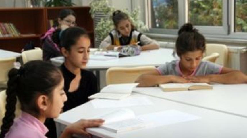 &Ouml;ğrencilerin ikinci adresi Halk K&uuml;t&uuml;phanesi