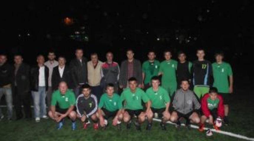 Kaymakam &Ouml;zcan Yığılcaspor Tesislerini Gezdi