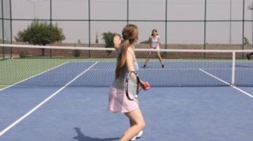 Cumhuriyet Kupası Tenis Turnuvası Devam Ediyor