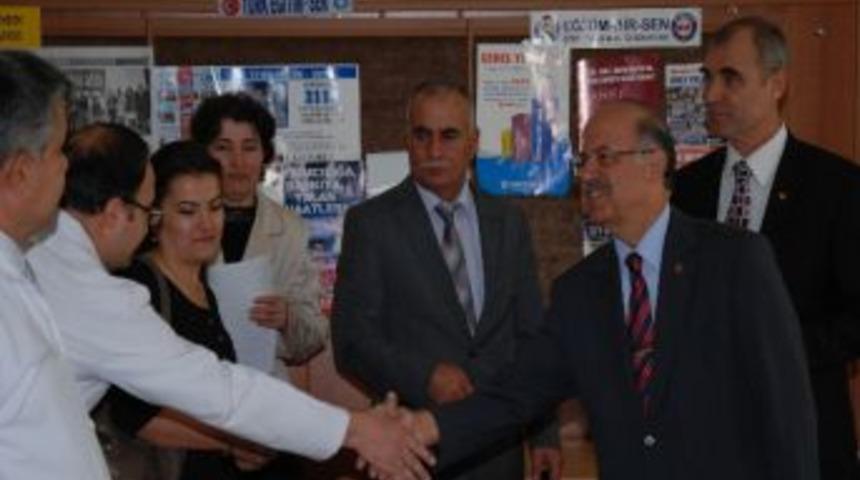 Kırıkkale Valisi Kolat İlk&ouml;ğretim Okullarını Gezidi