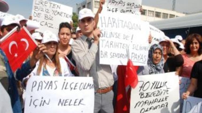 İl&ccedil;e Olamayan Belde Halkı Karayolunu Trafiğe Kapattı