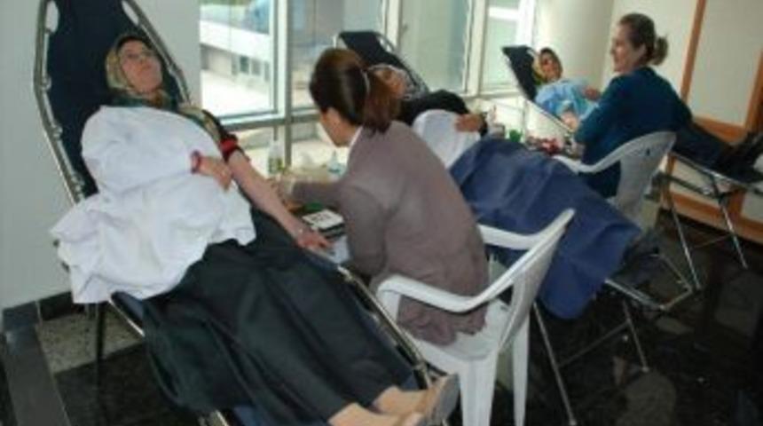 Karatay Belediyesi &Ccedil;alışanlarından Kan Bağışı