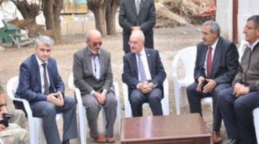 Vali Yenig&uuml;n&rsquo;den Şehit Ailesine Ziyaret