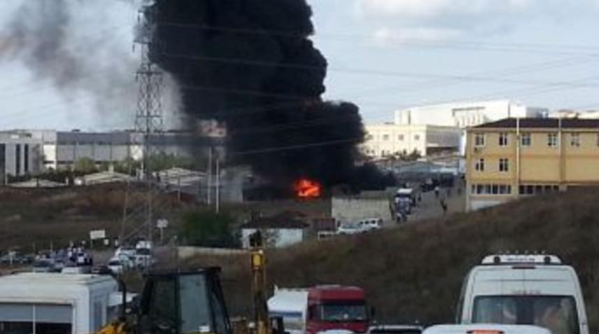 Fabrika Yangını Kontrol Altına Alındı