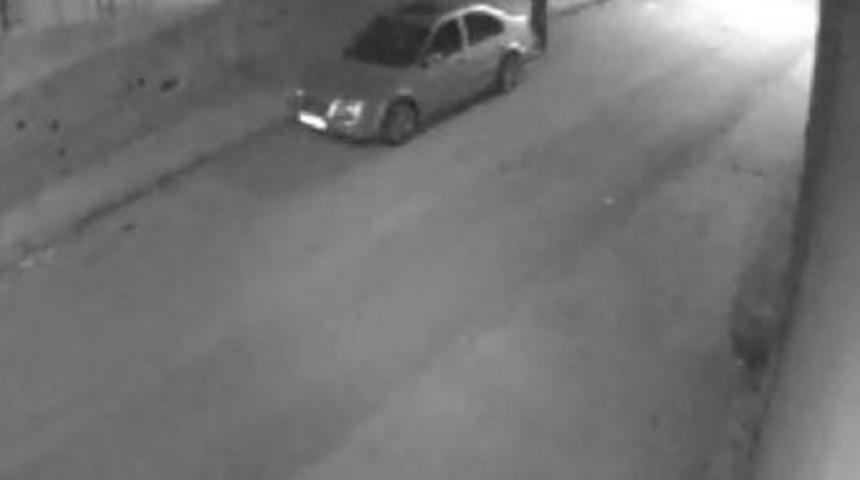 &Ccedil;ocuk Koruma Kanunu'ndan Faydalanarak Cezaevinden &Ccedil;ıktı, Ara&ccedil; Kundakladı