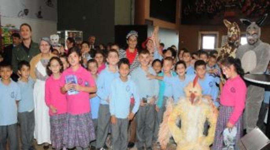 Canikli &Ccedil;ocuklar Tiyatroda Buluştu