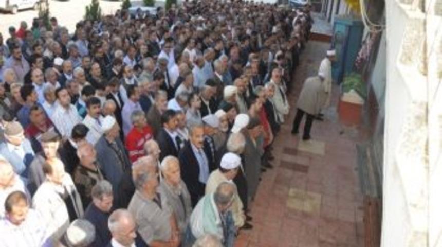 Otomobil Takla Attı: 1 &Ouml;l&uuml;, 1 Yaralı