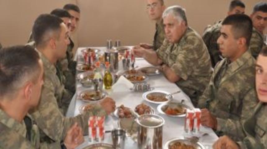 Genelkurmay Başkanı Orgeneral &Ouml;zel Sınır Birliklerinde İncelemelerde Bulundu