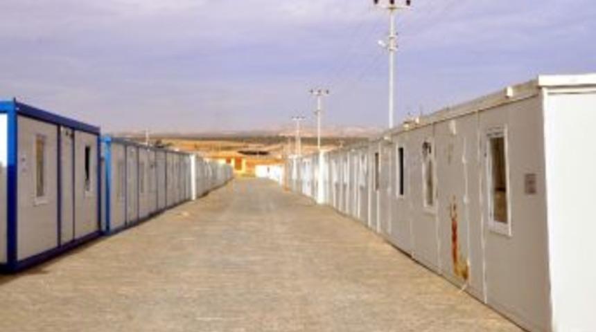 Konteynırlar Gaziantep&rsquo;in Nizip İl&ccedil;esine Getirildi