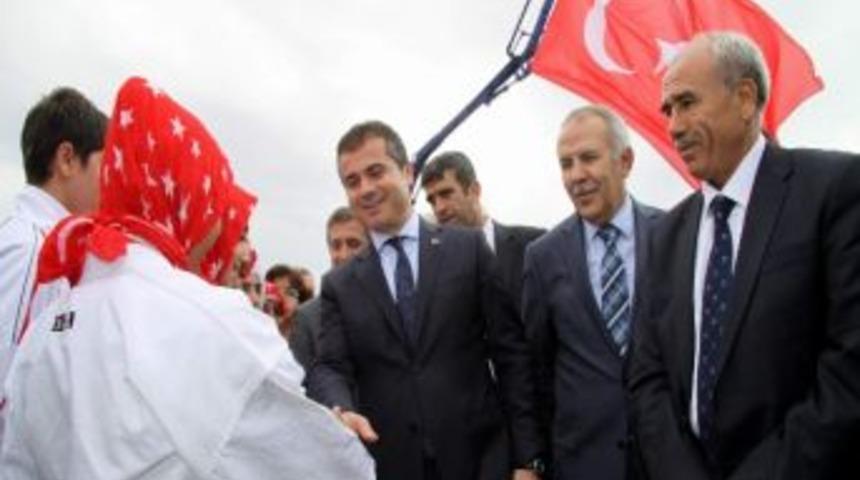 Gen&ccedil;lik Ve Spor Bakanı Suat Kılı&ccedil;, Akkent Spor K&ouml;y&uuml;'ndeki Kapalı Spor Salonunun Temelini Attı