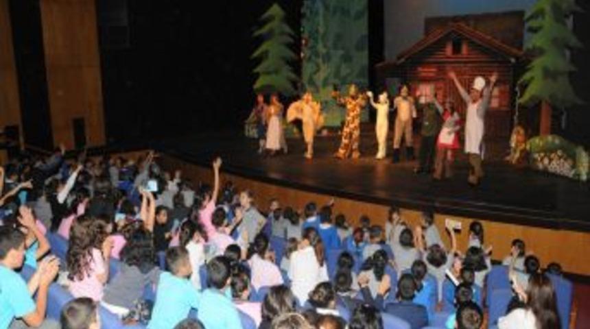 &Ccedil;ocuklara Hayvan Sevgisini Tiyatroyla Aşılıyorlar