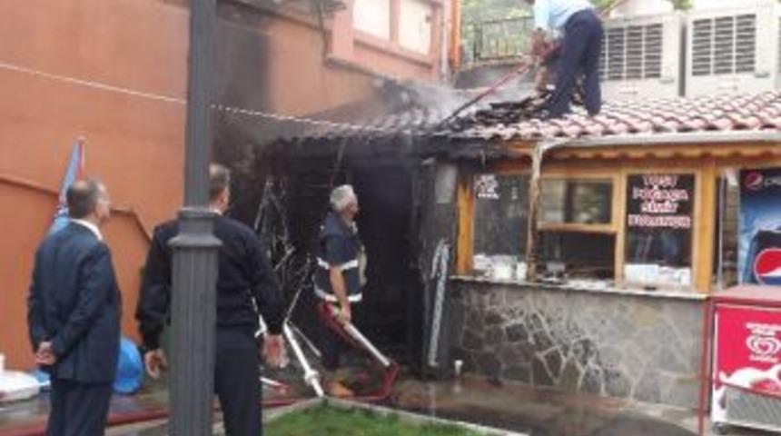 İl&ccedil;e Merkezindeki Yangın Panik Yarattı