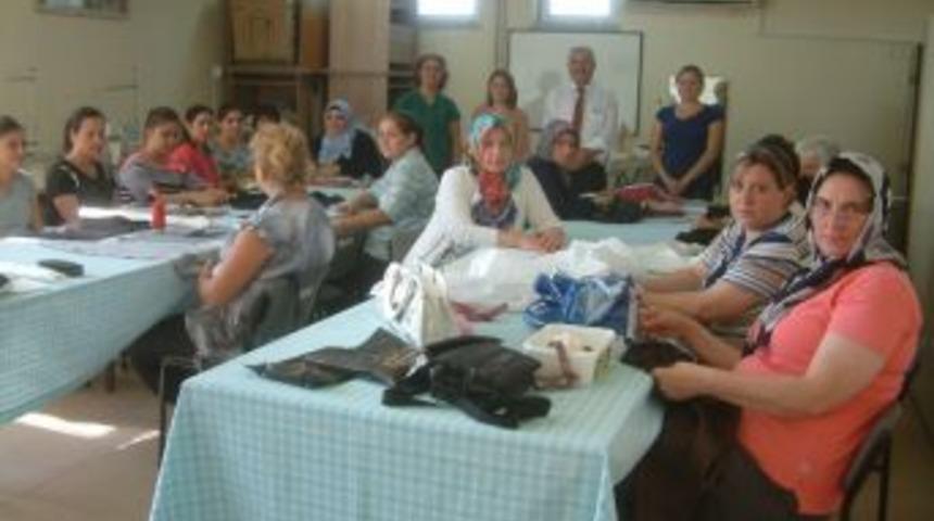 Burhaniye&rsquo;de Kurslar Kadınlara Altın Bilezik Oldu