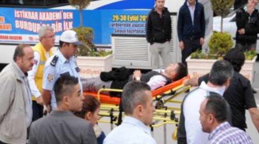 Kız Meselesi Y&uuml;z&uuml;nden &Ccedil;ıkan Tartışmada Bir &Ouml;ğrenci Bı&ccedil;aklandı