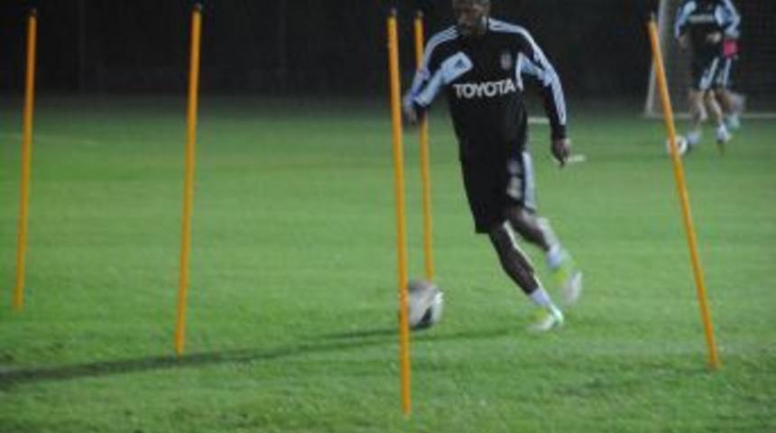 Beşiktaş Manavgat'ta Yağmurlu Havaya Aldırış Etmeden Antrenman Yaptı