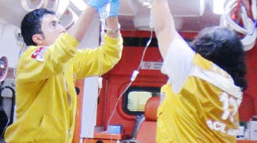 Otob&uuml;s durağında bı&ccedil;aklı gasp