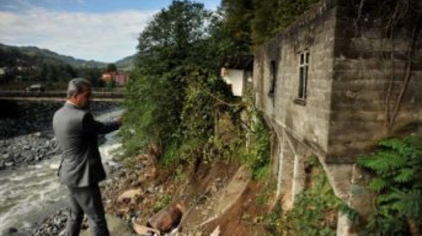 Arhavi&rsquo;de heyelanlar meydana geldi