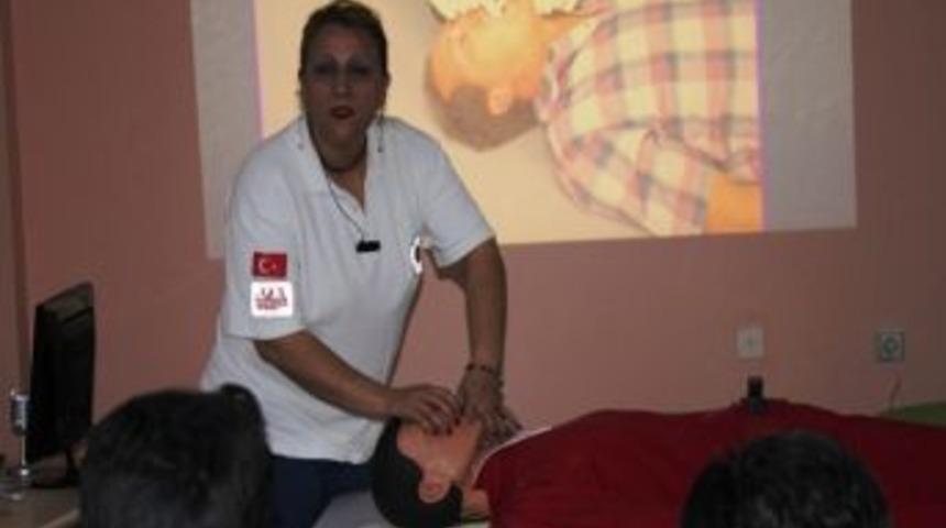 Ambulans Şof&ouml;rlerine İlk Yardımcı Eğitimi