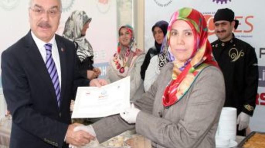 Aş&ccedil;ılık Kursunu Başarı Ile Tamamlayan Kursiyerler Sertifikalarını Aldı