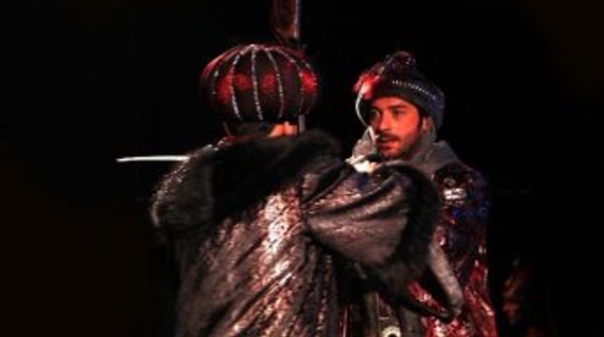 "ya Devlet Başa Ya Kuzgun Leşe" Adanalı Seyircilerle Buluşuyor