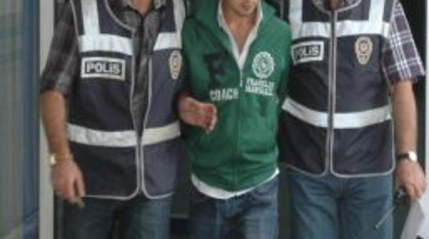 &Ouml;ğrencilerin Har&ccedil;lıklarını Gasp Etti