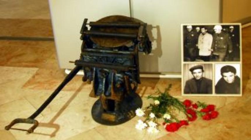 12 Eyl&uuml;l Utan&ccedil; M&uuml;zesi'nde Ziyaret&ccedil;ileri Darağacı Karşılıyor