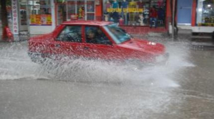 Şiddetli Yağmur Hayatı Olumsuz Etkiledi