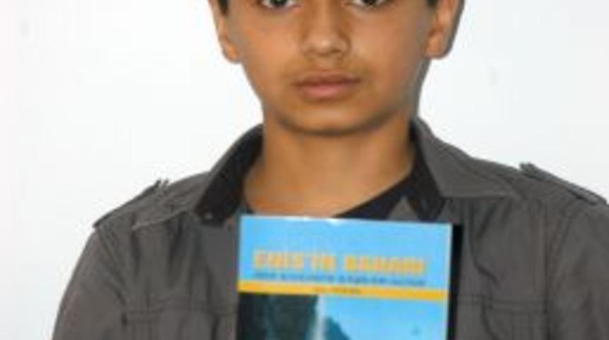 İlk&ouml;ğretim &Ouml;ğrencisi Şiir Kitabı Yazdı