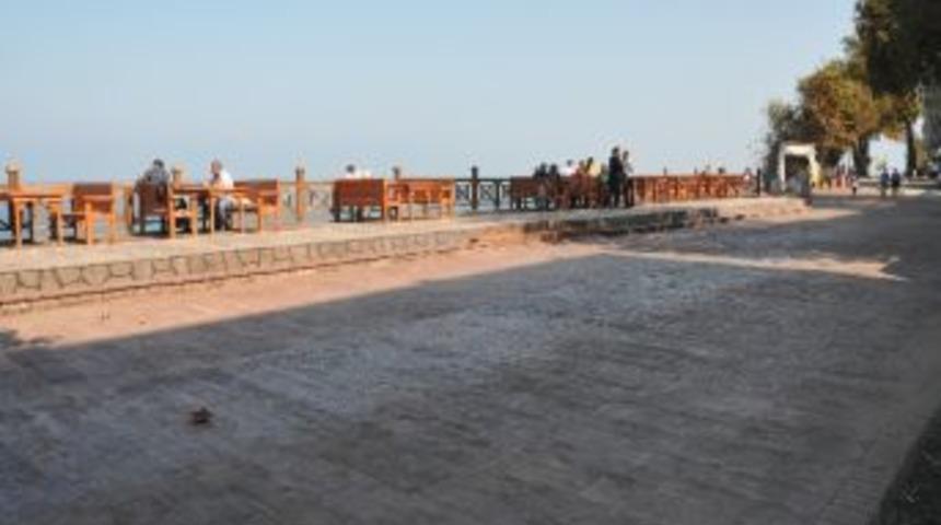 Halkın &Ccedil;ay Bah&ccedil;elerinin Yapımı S&uuml;r&uuml;yor