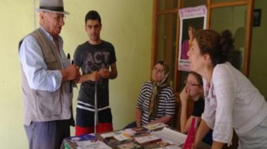 Fo&ccedil;a Toplum Sağlığı Merkezi K&ouml;yl&uuml;lere Obezite Eğitimi Verdi