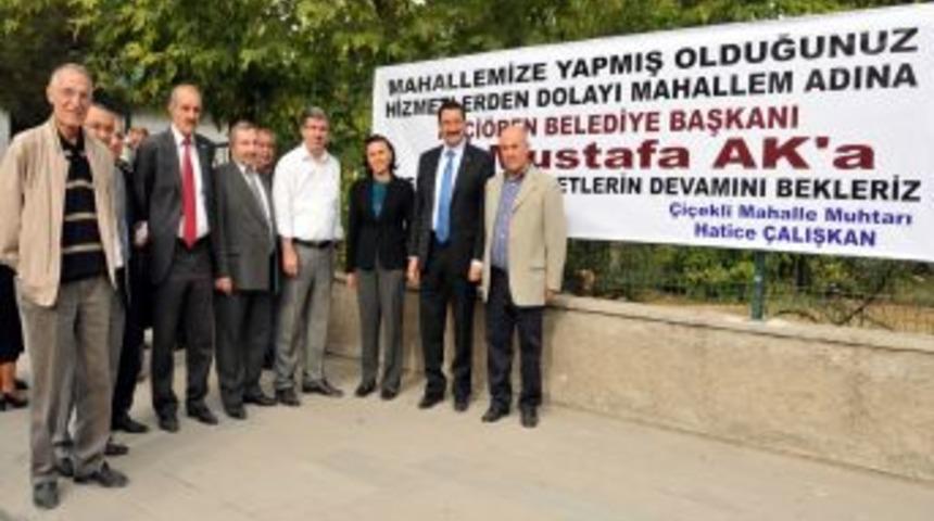 &Ccedil;i&ccedil;ekli Mahallesi'nden Belediye Başkanı Ak'a Teşekk&uuml;r