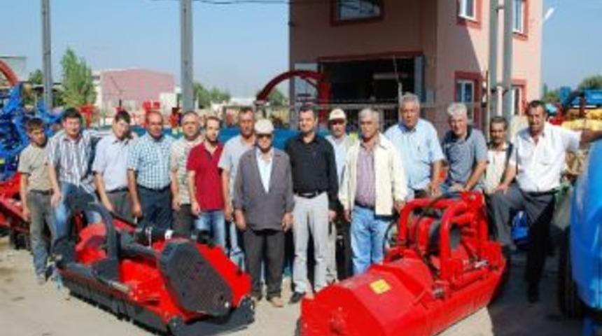 Salihli &Ccedil;ift&ccedil;isine Ekipman Desteği