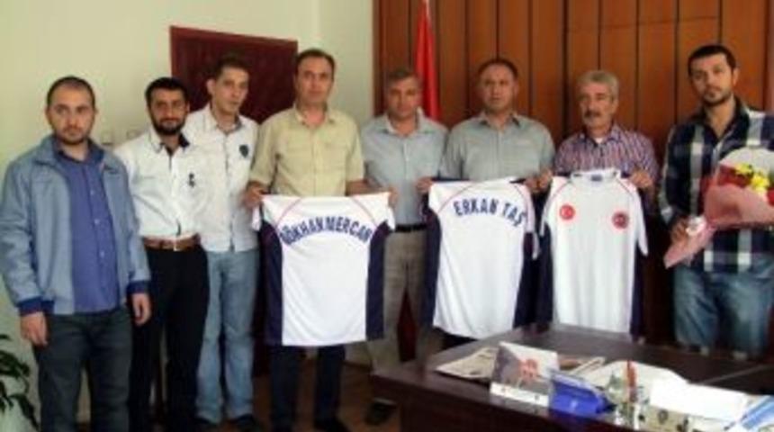 Taraftar Derneği Salihli Emniyet M&uuml;d&uuml;rl&uuml;ğ&uuml;'n&uuml; Ziyaret Etti
