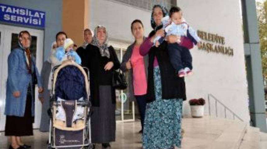 Mağdur Mahalleli Belediyenin Yolunu Tuttu