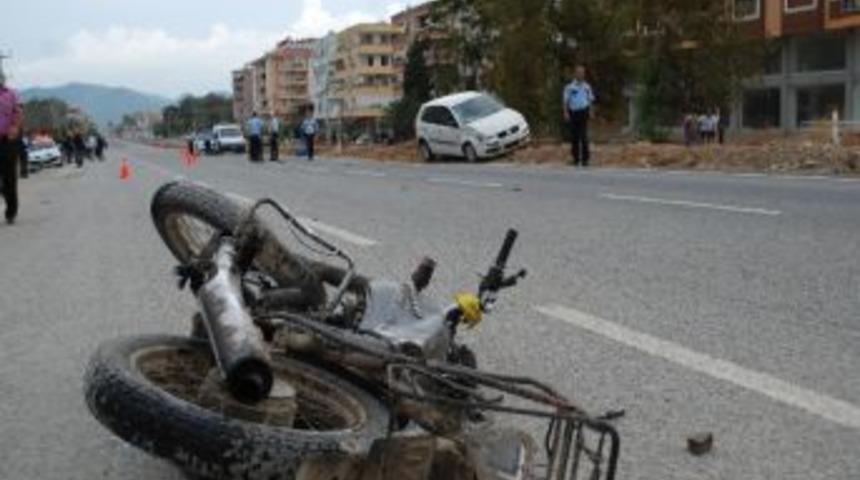 Motosiklet S&uuml;r&uuml;c&uuml;s&uuml; Hayatını Kaybetti