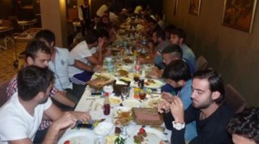 Demirspor'a moral yemeği