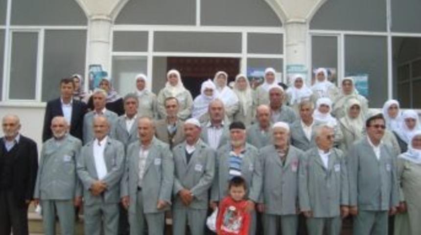 Kumrulu Hacı Adayları T&ouml;renle Uğurlandı