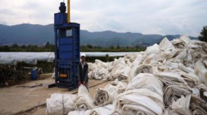 Sarıg&ouml;l &Uuml;z&uuml;m Bağlarını Koruyan Naylonlar, Geri D&ouml;n&uuml;ş&uuml;m Olarak Değerleniyor.