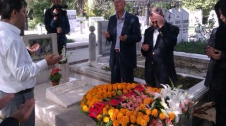 Y&ouml;netmen Halit Refiğ Dualarla Anıldı