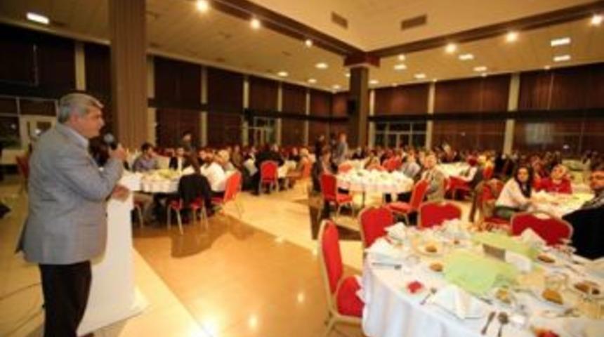 &Uuml;lkesini seven &ccedil;ocuklar yetiştiriyoruz