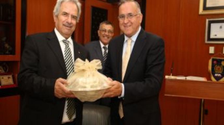 Filistin B&uuml;y&uuml;kel&ccedil;isinden Başkan G&uuml;zelbey'e Ziyaret