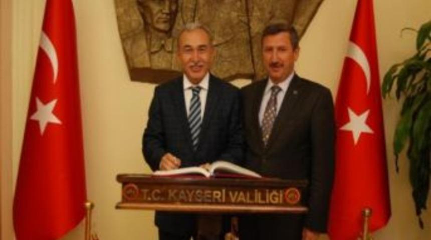 Vali Yılmaz&rsquo;ı Ziyaretler S&uuml;r&uuml;yor