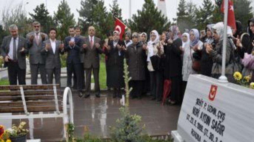 MHP&rsquo;li Kadınlar Şehitler I&ccedil;in Dua Etti