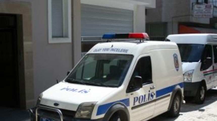 İranlı Doktor İzmir'deki Evinde &Ouml;l&uuml; Bulundu