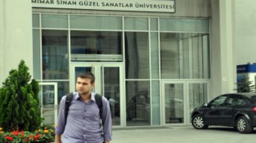 &Uuml;niversitede Afiş Asma Kavgası: 5 G&ouml;zaltı