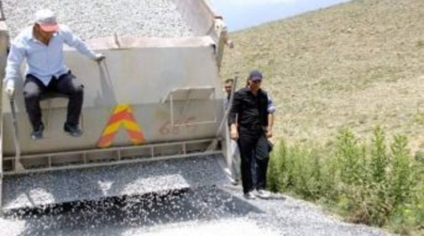 &Ccedil;aldıran&rsquo;da Asfalt &Ccedil;alışması