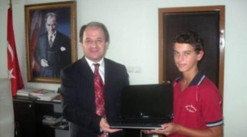 &Ccedil;iftlikk&ouml;y'de Başarılı &Ouml;ğrenciler &Ouml;d&uuml;llendirildi